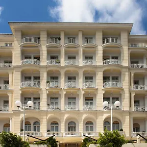 https://hotel-bristol.primorje-gorskikotar.com