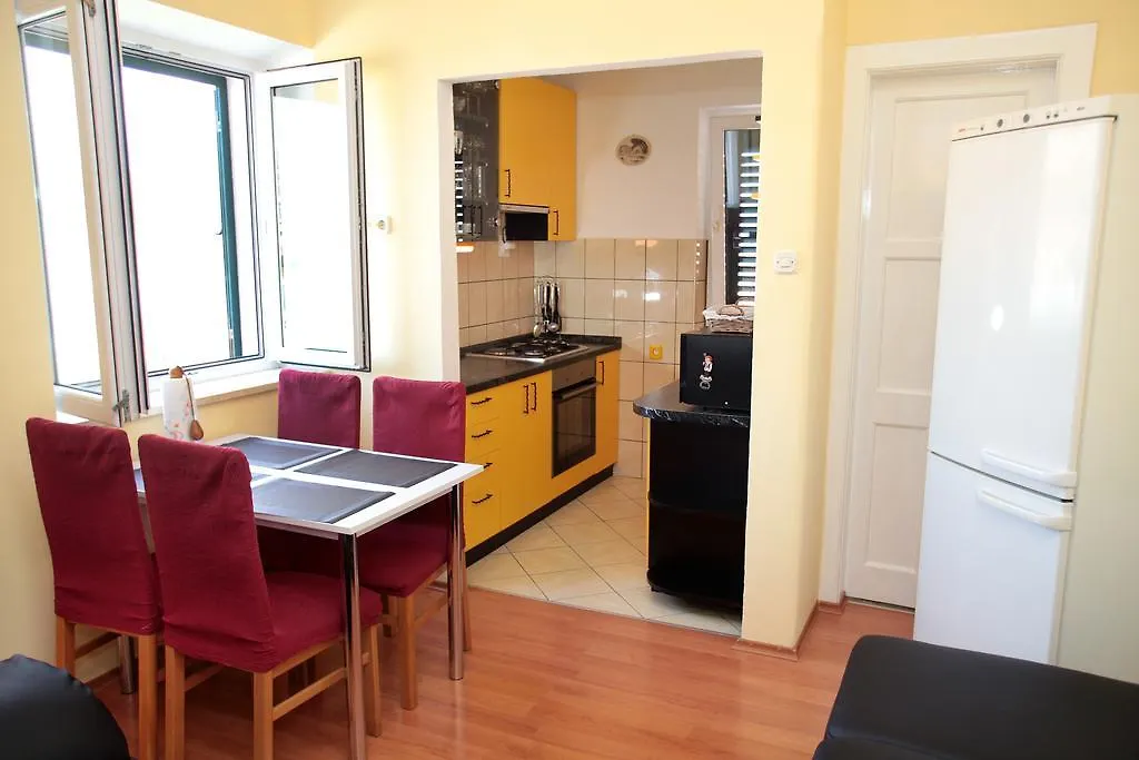 Rooms Carija تروغير بيت ضيافة