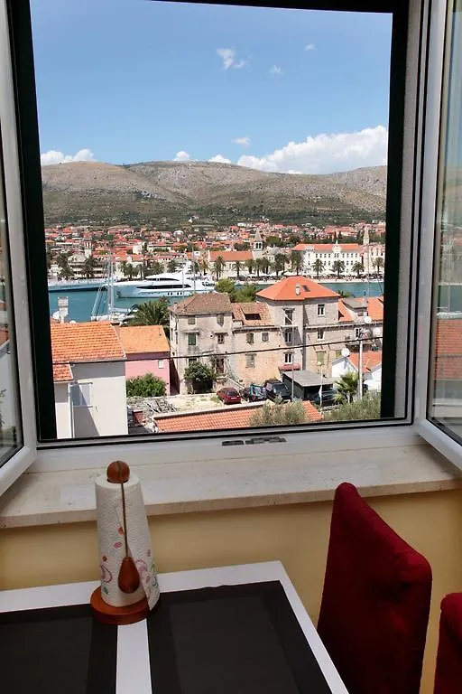 Rooms Carija تروغير بيت ضيافة